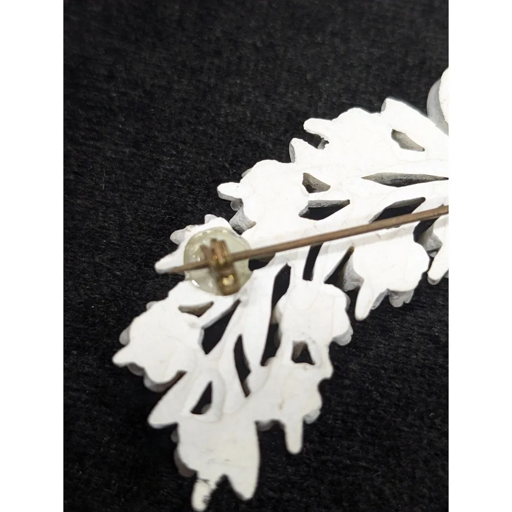 Vtg 1940s Carved Celluloid Lily of‎ the Valley Flower Bouquet Pin Brooch Cream